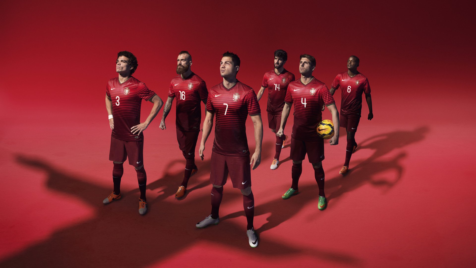 开云体育入口-逆境中的“钢铁战队”——不屈不挠的足球精神，钢铁战队是哪个公司