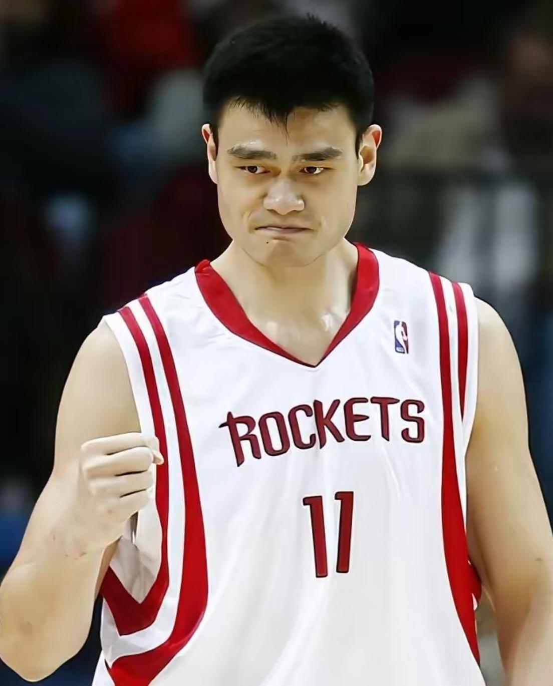 姚明：中国篮球的传奇与改革者