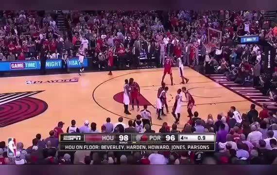 米兰体育官网-NBA十大经典绝杀瞬间