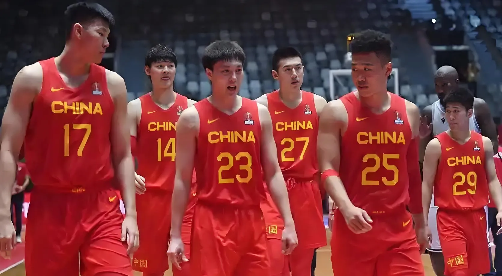中国男篮未来：青训还是归化？